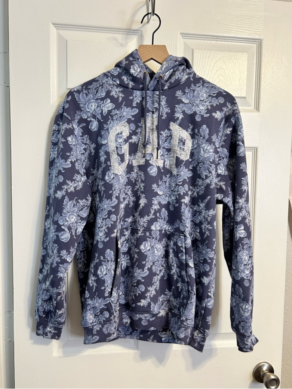 Gap x loveshackfancy blue floral pullover hoodie small EUC